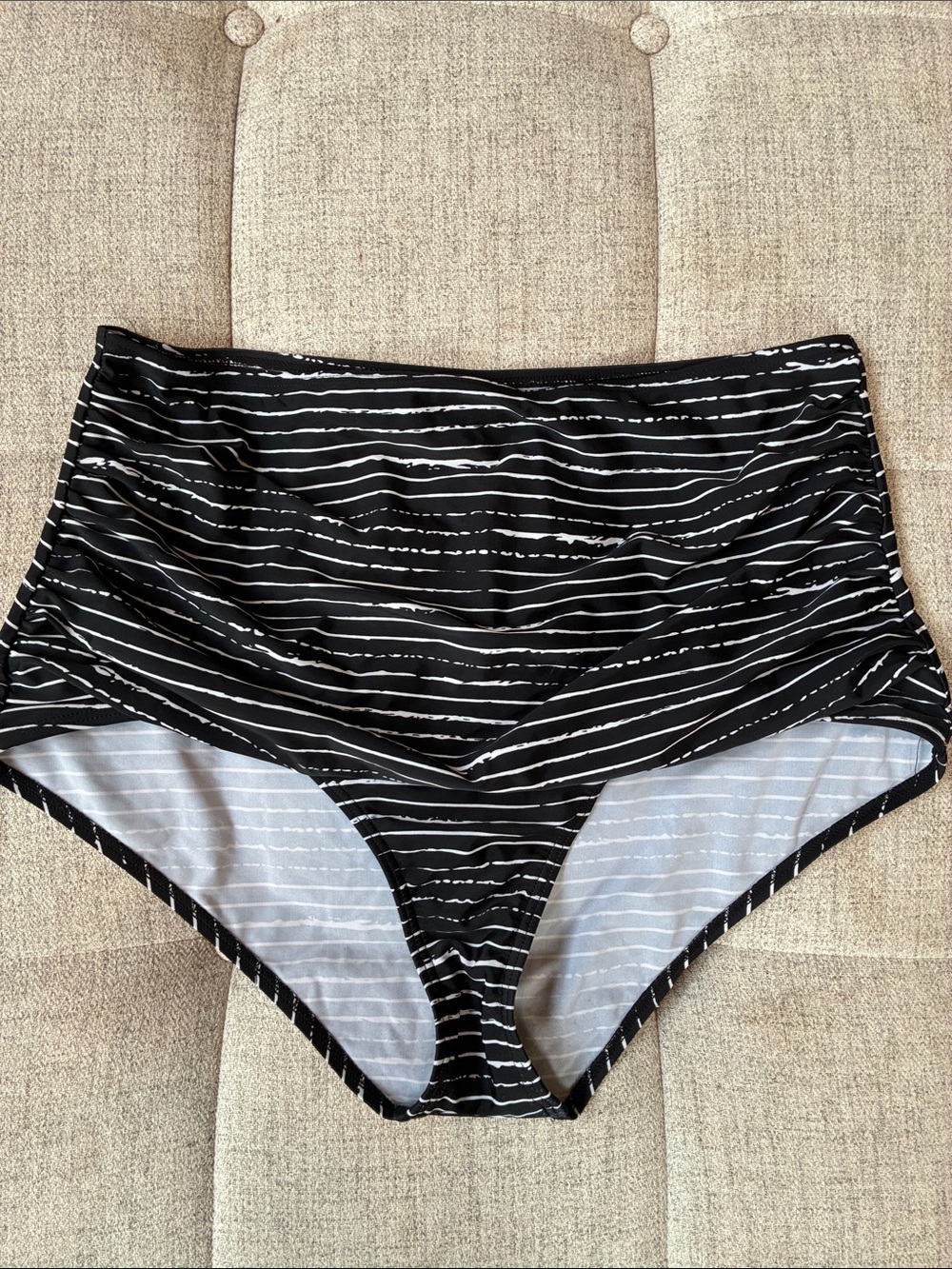 COCOSHIP Black and White Striped Swimwear Tag